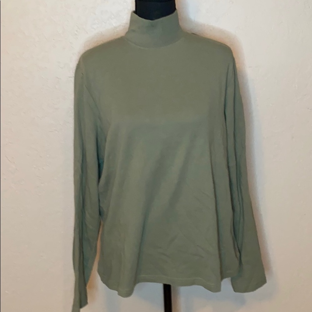 NWOT Eddie Bauer olive green turtle neck Large